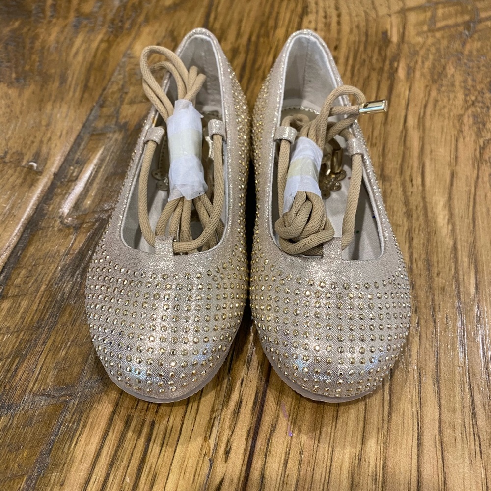 Joyfolie Kira Lace Up Flat in Gold 6T